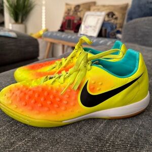 Nike Jr Magistax Soccer Shoes  84423-708 US Youth Size 5Y Sneakers